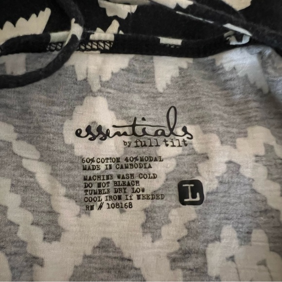 Essentials by Full Tilt Black and White Patterned Tank Top - Picture 4 of 4